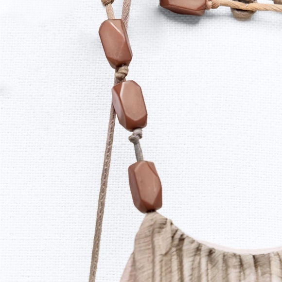 Tie dye halter pleated multicolored midi dress with beaded neck strap - Picture 4 of 11